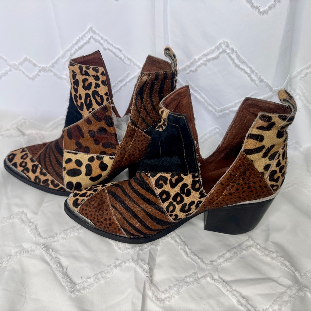 Jeffrey Campbell Orwell Animal Print Ankle Boots Cap Toe Western Boho